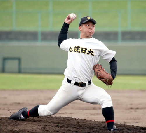 力投する札幌日大の明田（撮影・佐藤翔太）
