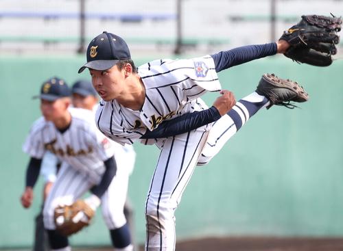 岩内対東海大札幌　7回を投げ5安打1失点と好投する上村（撮影・黒川智章）