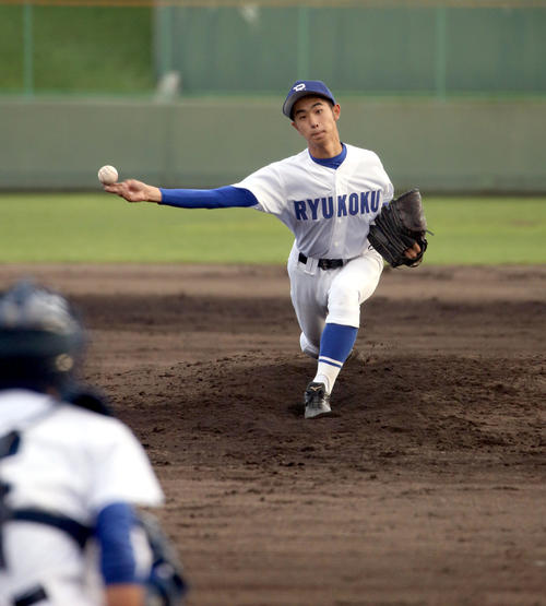 札幌龍谷学園対函館大柏稜　札幌龍谷学園先発の本多（撮影・佐藤翔太）