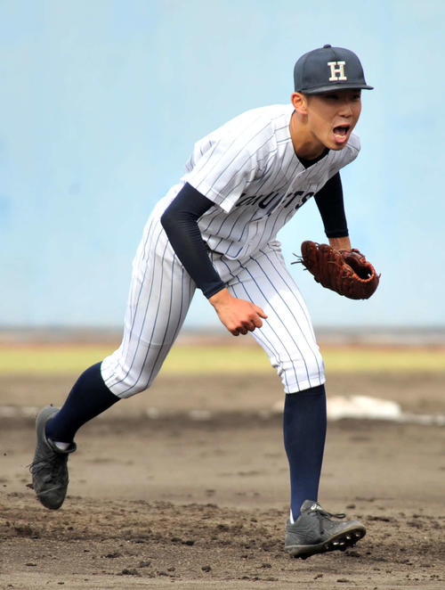 北越対上田西　7回上田西2死、高寺を三振に打ち取り、吠える北越・阿部投手（撮影・山岸章利）