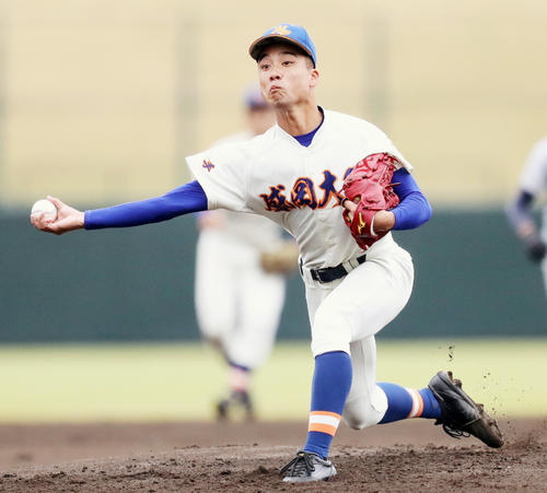 力投する盛岡大付・大久保（撮影・野上伸悟）