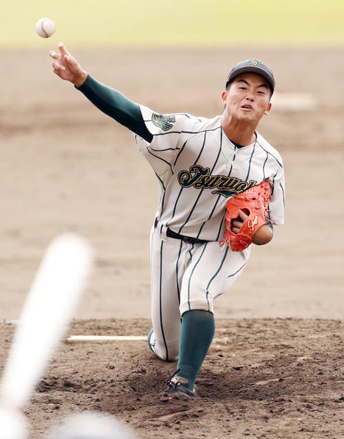 力投する鶴岡東・渡辺洲
