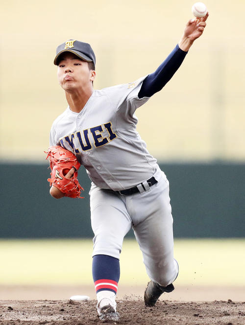 力投する仙台育英・笹倉（撮影・野上伸悟）