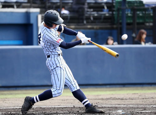 東海大相模対駿台甲府　1回表東海大相模2死満塁、加藤は左越え本塁打を放つ（撮影・鈴木正人）