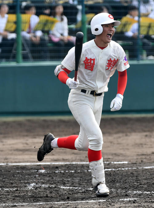 智弁和歌山対初芝立命館　5回表智弁和歌山2死一、二塁、矢田は中2点適時二塁打を放つ（撮影・前岡正明）