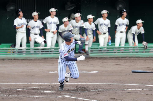東海大相模対習志野　1回表東海大相模2死二塁、西川は左越え本塁打を放つ（撮影・鈴木正人）