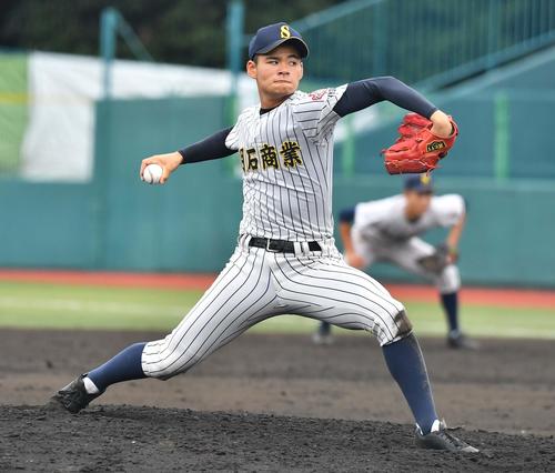 完投で1回戦を突破した明石商・中森俊介（撮影・上田博志）