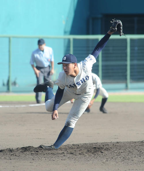 大分商対福岡第一　大分商先発の川瀬は2失点完投で勝利に導いた（撮影・浦田由紀夫）
