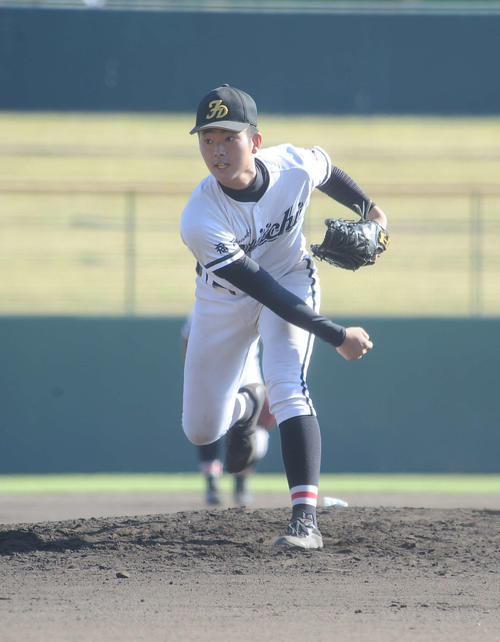 大分商対福岡第一　7回途中1失点と好投した福岡第一先発の石橋（撮影・浦田由紀夫）