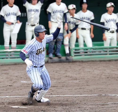 東海大相模対習志野　5回表東海大相模2死三塁、西川は右前適時打を放つ（撮影・鈴木正人）