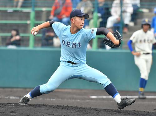 奈良大付対近江　4回途中10失点の近江先発島瀧悠真（撮影・上田博志）