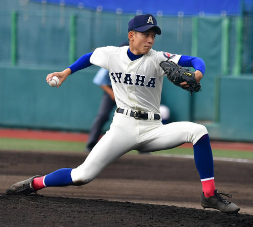 綾羽対履正社　綾羽の先発早津康生投手（撮影・清水貴仁）
