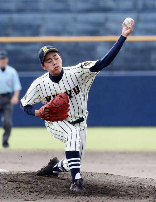 山梨学院対桐生第一　先発し力投する桐生第一・宮下（撮影・鈴木正人）