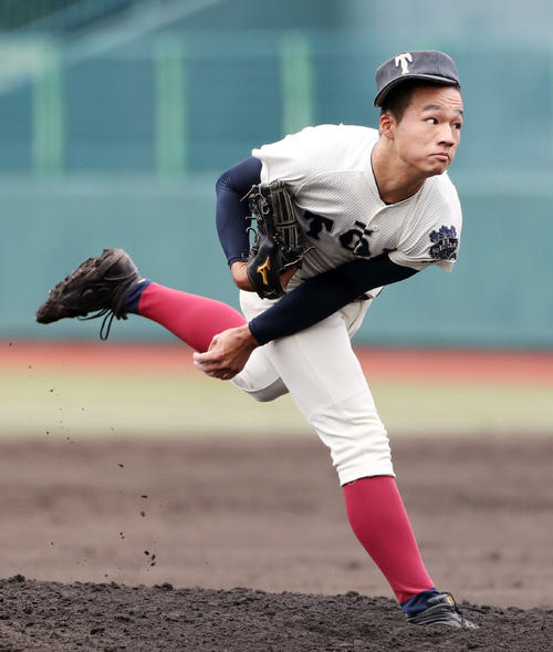 明石商対大阪桐蔭 大阪桐蔭先発の藤江(撮影・前田充)