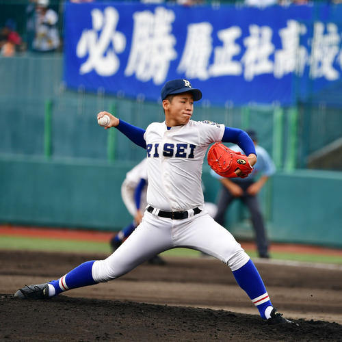 綾羽対履正社　履正社の先発岩崎峻典投手（撮影・清水貴仁）