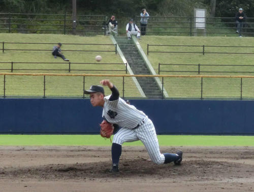 7回1失点の好投を見せた明徳義塾のエース新地（撮影・田口真一郎）