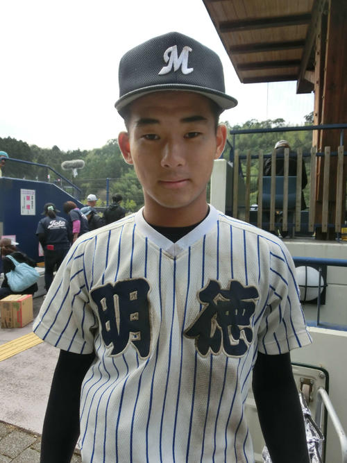 7回に中前タイムリーを放った明徳義塾・米崎（撮影・田口真一郎）