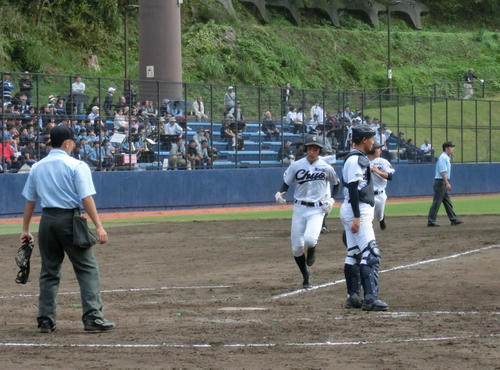 圧勝で準決勝に進んだ高知中央（撮影・田口真一郎）