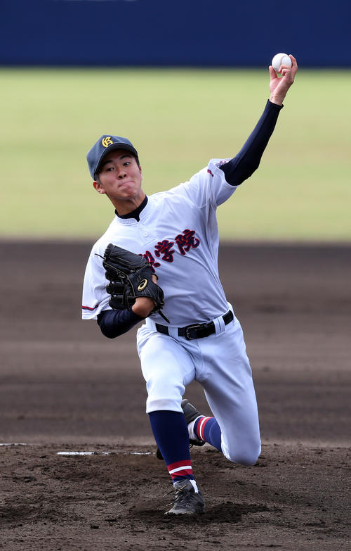 高崎健康福祉大高崎との決勝戦で先発した山梨学院・吉川（2019年10月27日）