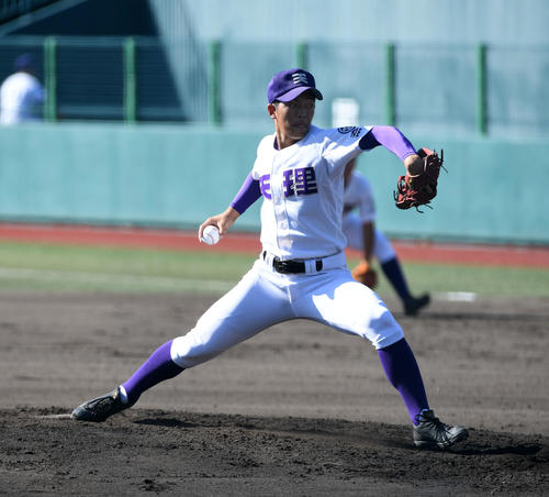 履正社対天理　天理先遊飛発の庭野（撮影・前岡正明
