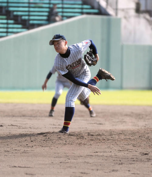 力投を続けたが、延長10回に力尽きた加藤学園の肥沼
