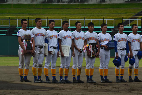 準優勝した県岐阜商ナイン