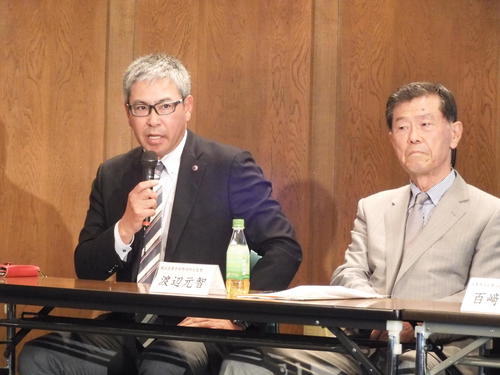 有識者会議に出席した早大小宮山悟監督（左）と渡辺元智横浜元監督