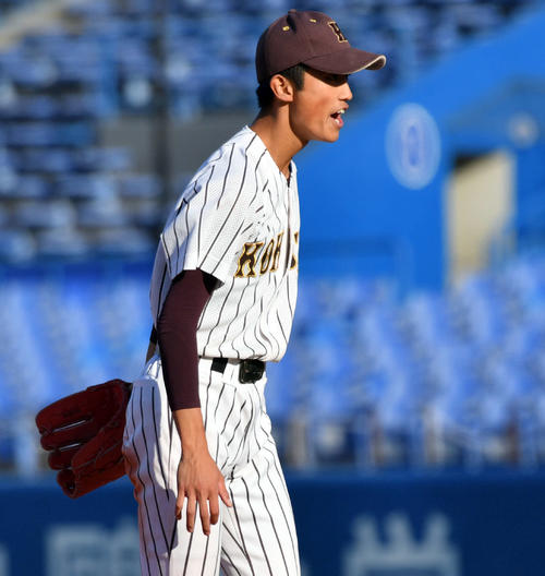 城東対国士舘　完封勝利し叫ぶ国士舘・中西（撮影・滝沢徹郎）