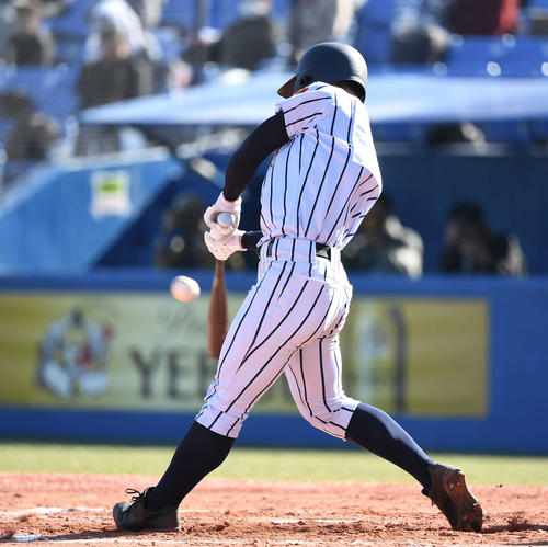 国士舘対白樺学園　7回裏白樺学園1死一、二塁、右越え2点適時三塁打を放つ宮浦（撮影・鈴木みどり）