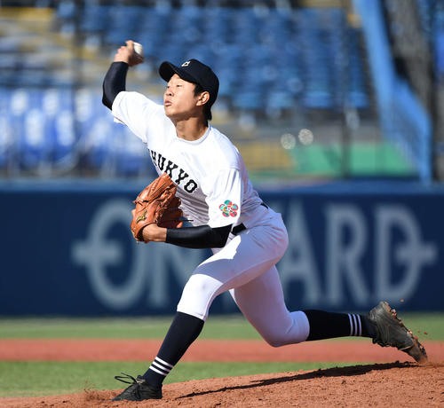 中京大中京対明徳義塾　先発し力投する中京大中京・高橋宏（撮影・鈴木みどり）
