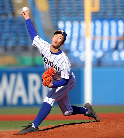 高崎健康福祉大高崎対中京大中京　先発の高崎健康福祉大高崎・橋本拳（撮影・大野祥一）