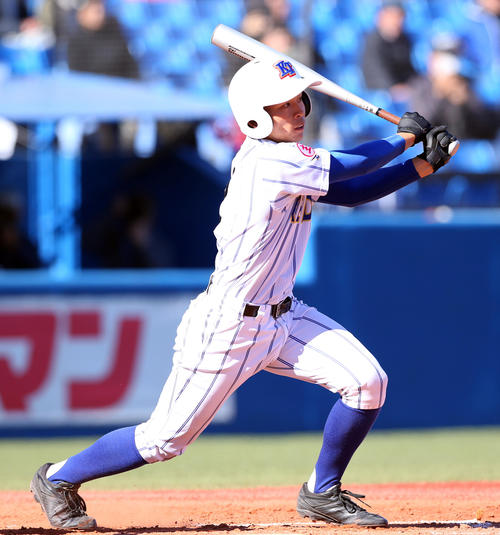 高崎健康福祉大高崎対中京大中京　4回表高崎健康福祉大高崎1死一、三塁、二ゴロで三塁走者を生還させる戸丸（撮影・大野祥一）