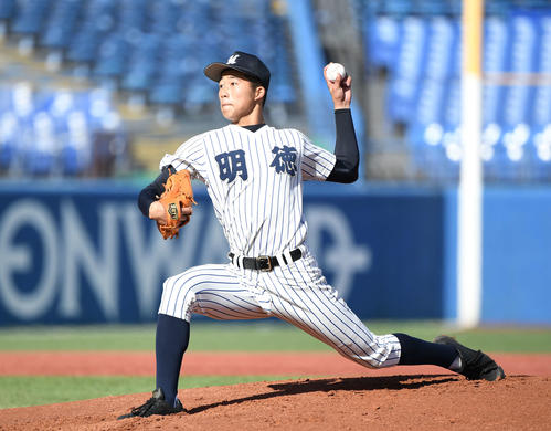 中京大中京対明徳義塾　先発し力投する明徳義塾・代木（撮影・鈴木みどり）