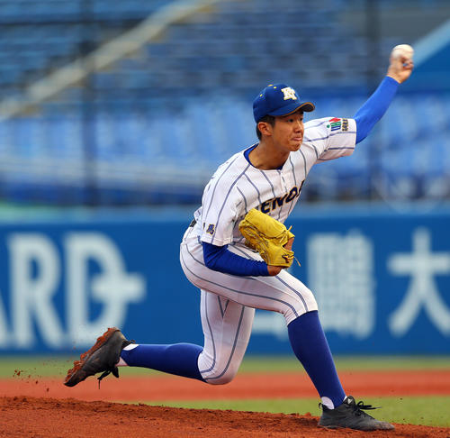 高崎健康福祉大高崎対白樺学園　先発の高崎健康福祉大高崎・下（撮影・大野祥一）