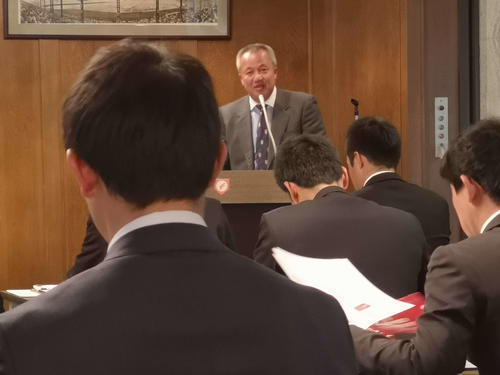 「甲子園塾」初日、履正社・岡田龍生監督は「指導者としての基本的な考え方」を講義する