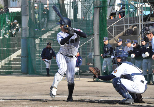 練習試合で2打数2安打1打点と活躍した明石商・来田