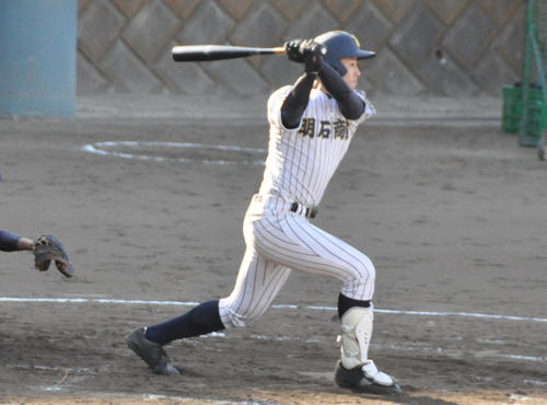 練習試合で2打数2安打1打点と活躍した明石商・来田