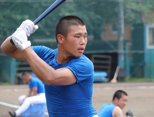 通算47本塁打で高校2年目を終えた花咲徳栄・井上（19年7月30日撮影）