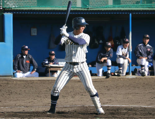 年内最後の対外試合で高校通算53号を放った東海大相模・西川（撮影・金子真仁）