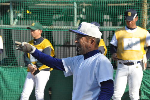 甲子園塾塾長の星稜・山下智茂名誉監督は大きな声で指導する