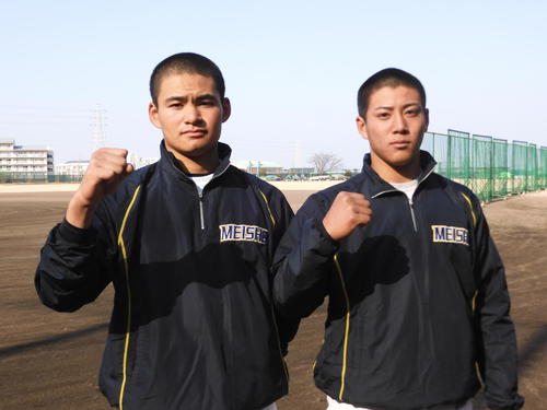今秋ドラフト候補の明石商・中森俊介投手（3年）（左）、来田涼斗外野手（3年）