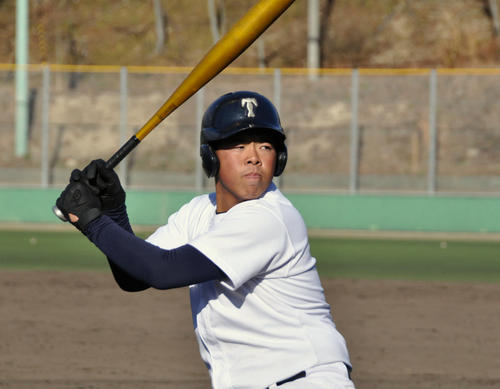 今年初練習を行った大阪桐蔭・西野力矢内野手（撮影・石橋隆雄）