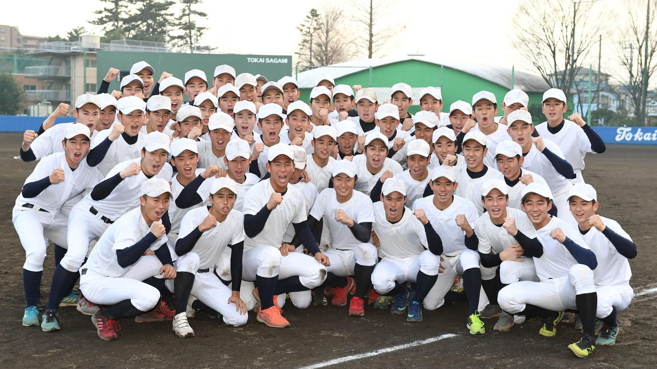 センバツ出場が決まり気合が入る東海大相模の選手たち（撮影・山崎安昭）