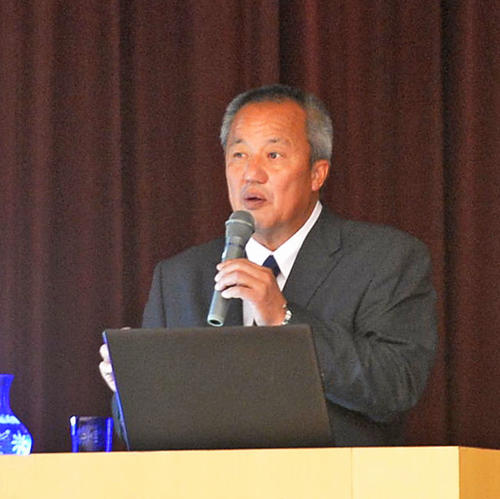 岩手・花巻市のホテルで講演する履正社・岡田監督（撮影・佐藤究）