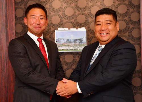 智弁和歌山・中谷監督（左）と大阪桐蔭・西谷監督（撮影・清水貴仁）