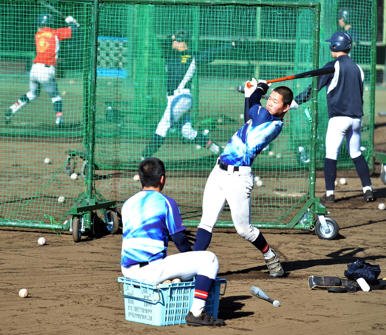 ロングティー打撃を行う仙台育英の宮本