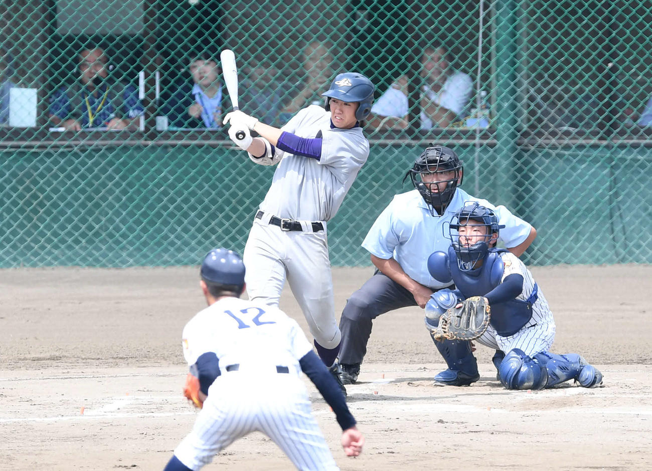 花巻東対大船渡　右前に適時打を放つ中村勇真（2019年7月25日撮影）