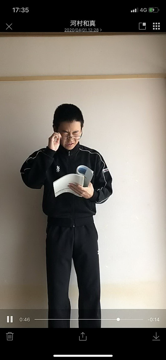 先生のモノマネを披露する八戸西・河村和真外野手