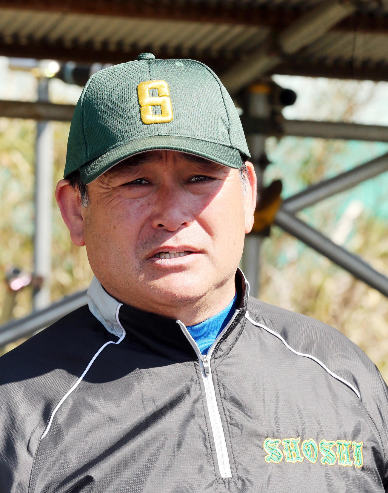 練習を終え選手に話をする尚志・松井新監督（撮影・野上伸悟）