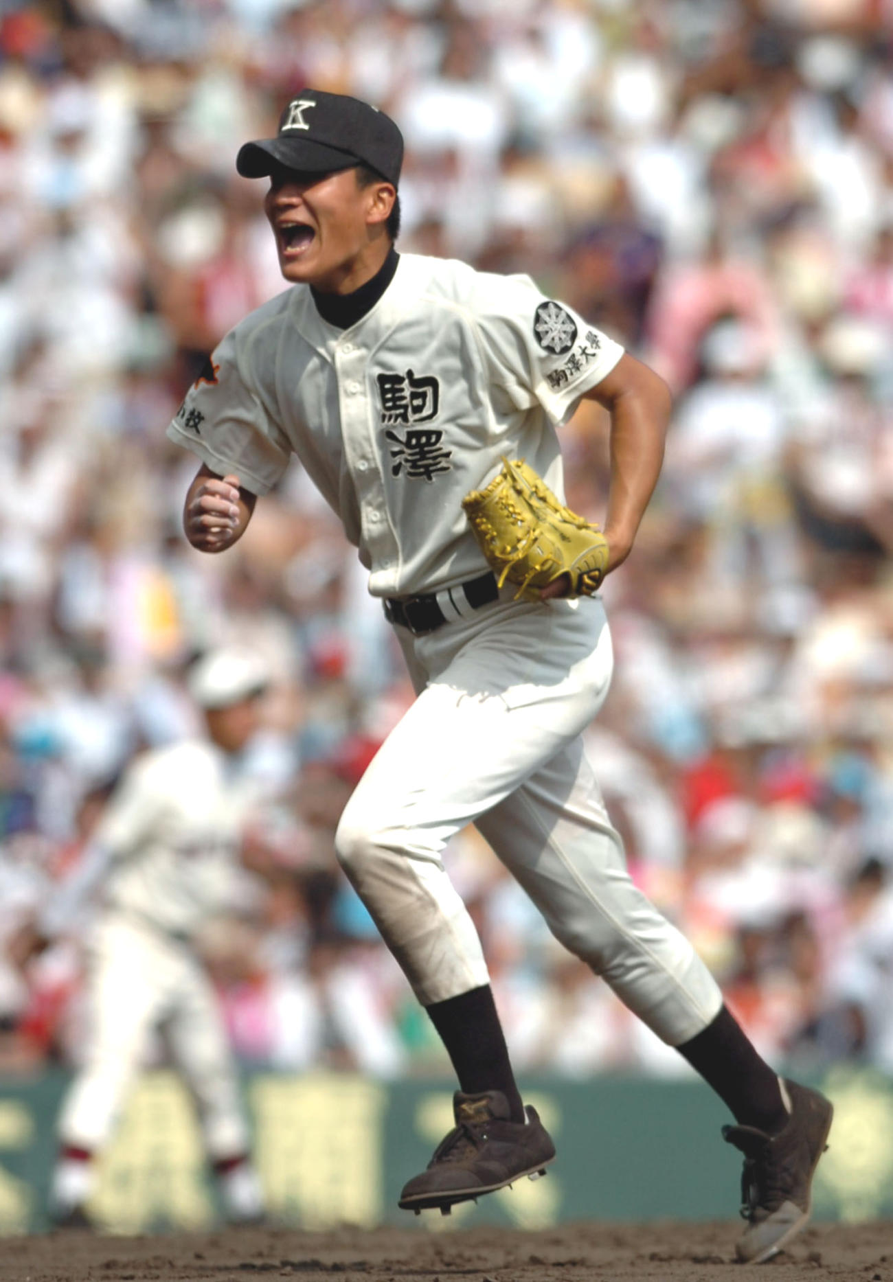 06年8月、夏の甲子園早実戦の7回、雄たけびを上げながらベンチに戻る駒大苫小牧・田中